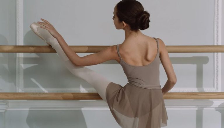 Top 10 Ballet Barre Workout Exercises | Strength and Flexibility - My ...